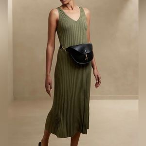 NWT Banana Republic Pleated Midi Sweater Dress Green